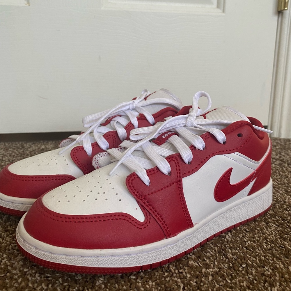 Gym Red White Jordan 1 Low Size 4.5Y, Fits Size 6 1/2 Womens